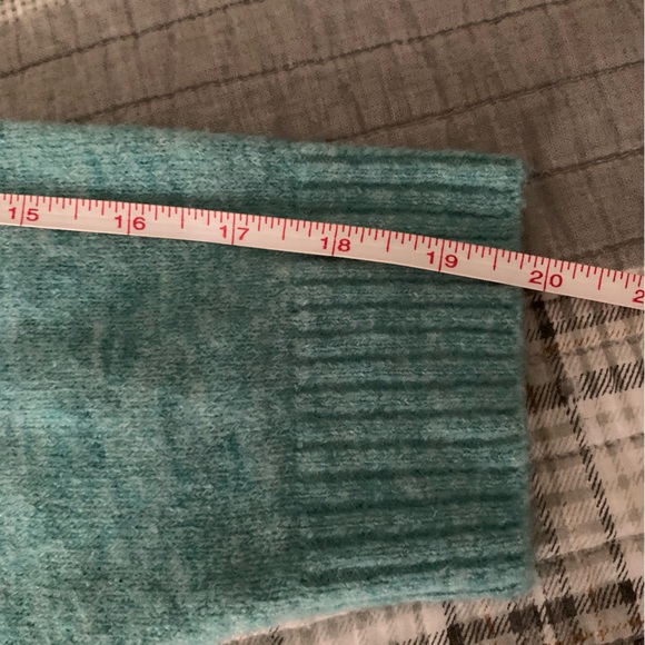 Super Soft H&M Oversized V Neck Sweater, Sz L, NWOT. - Picture 8 of 8